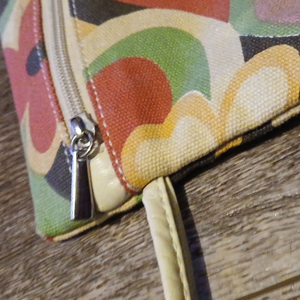 Cosmetics bag - Picture 3 of 5